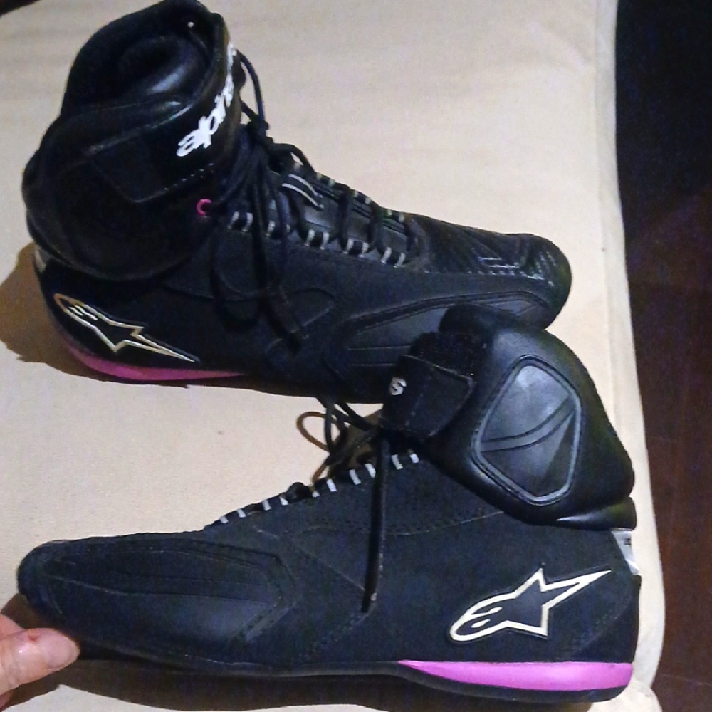 Alpinestars Women's Black Shoes with Pink Highlights